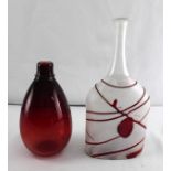 2 Vasen Zwiesel und Kosta Boda, Bertil Vallien (*1938), Vase Serie "Galaxy Red", Modell 48196, 1982