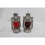 Paar Grubenlampen, Petroleumlampen mit rotem Glaseinsatz, GDR Bat. Nr. 158