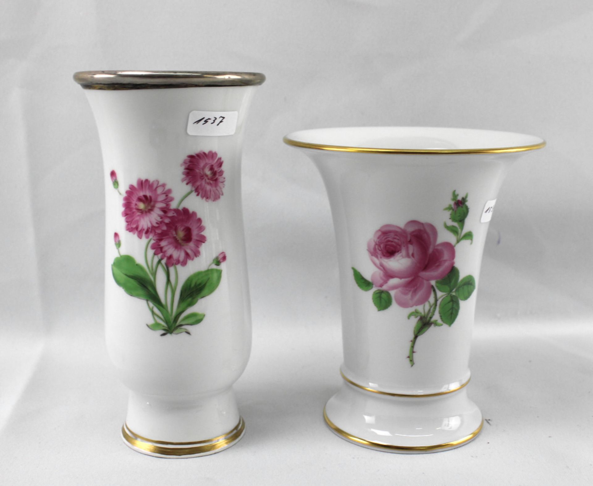 3 Meissen Vasen, Blumendekore/Weißporzellan