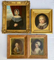 Sammlung von vier Portraits, Familienbildnisse: Herr und Dame, jeweils Öl/Lwd, Altersspuren,