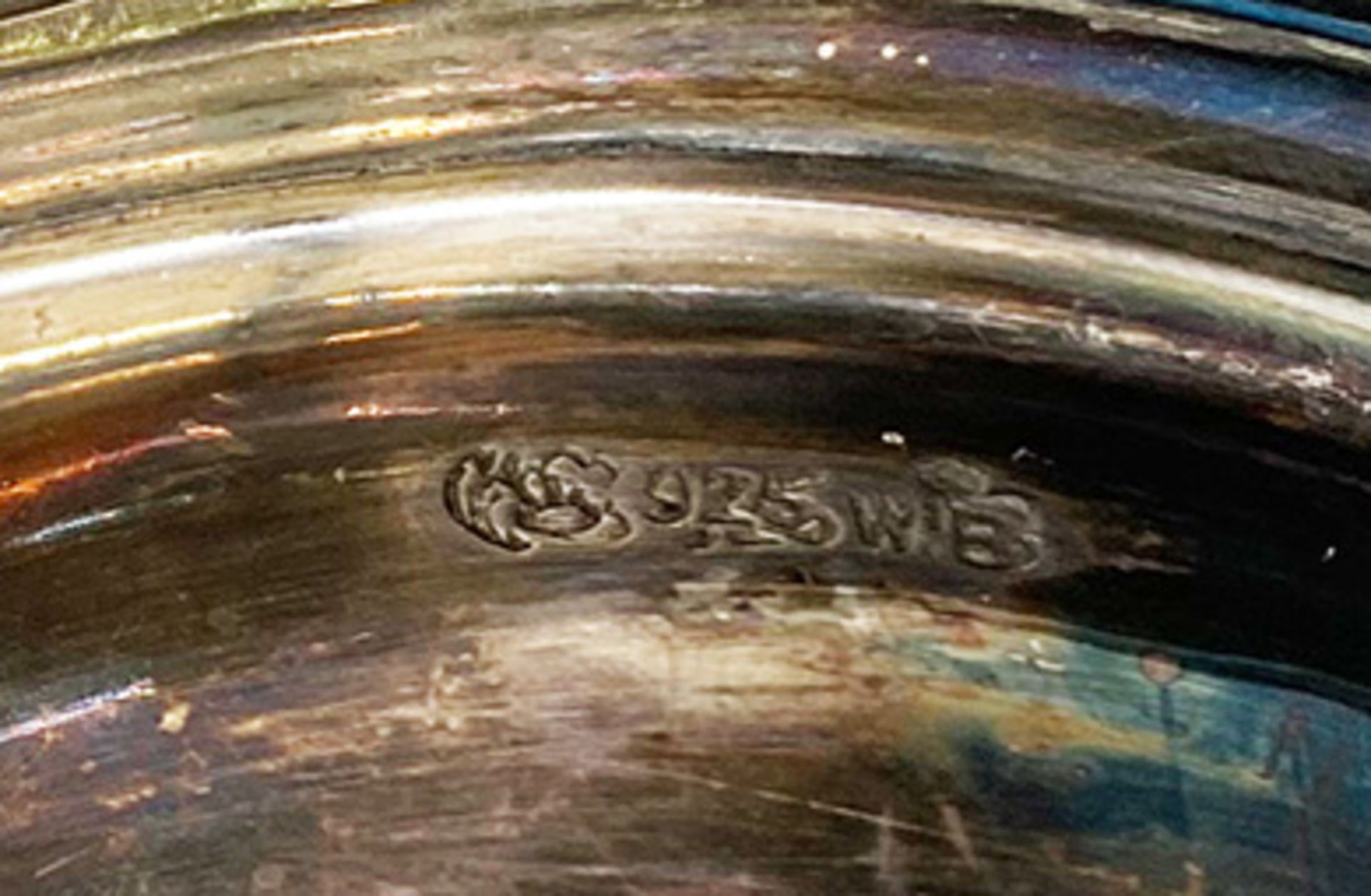 Konvolut aus fünf Silberschalen und -platten: Rundes Tablett mit geschwungenem Rand, 835er Silber, - Image 3 of 7