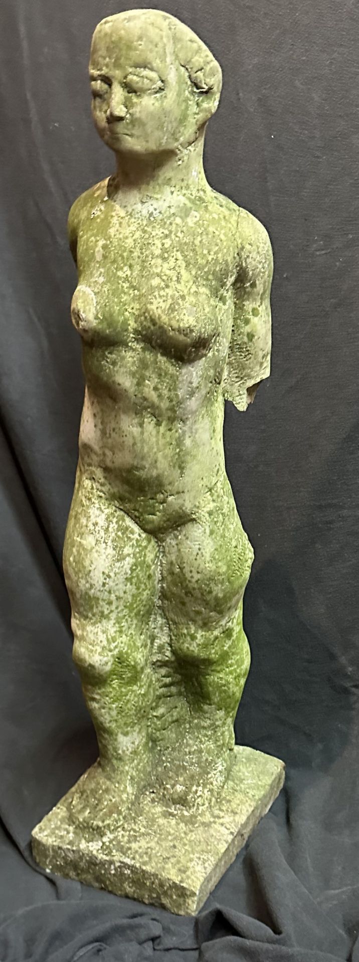 Weibliche Figur, Stein, Alter unbekannt, H 80 cm - Bild 3 aus 4