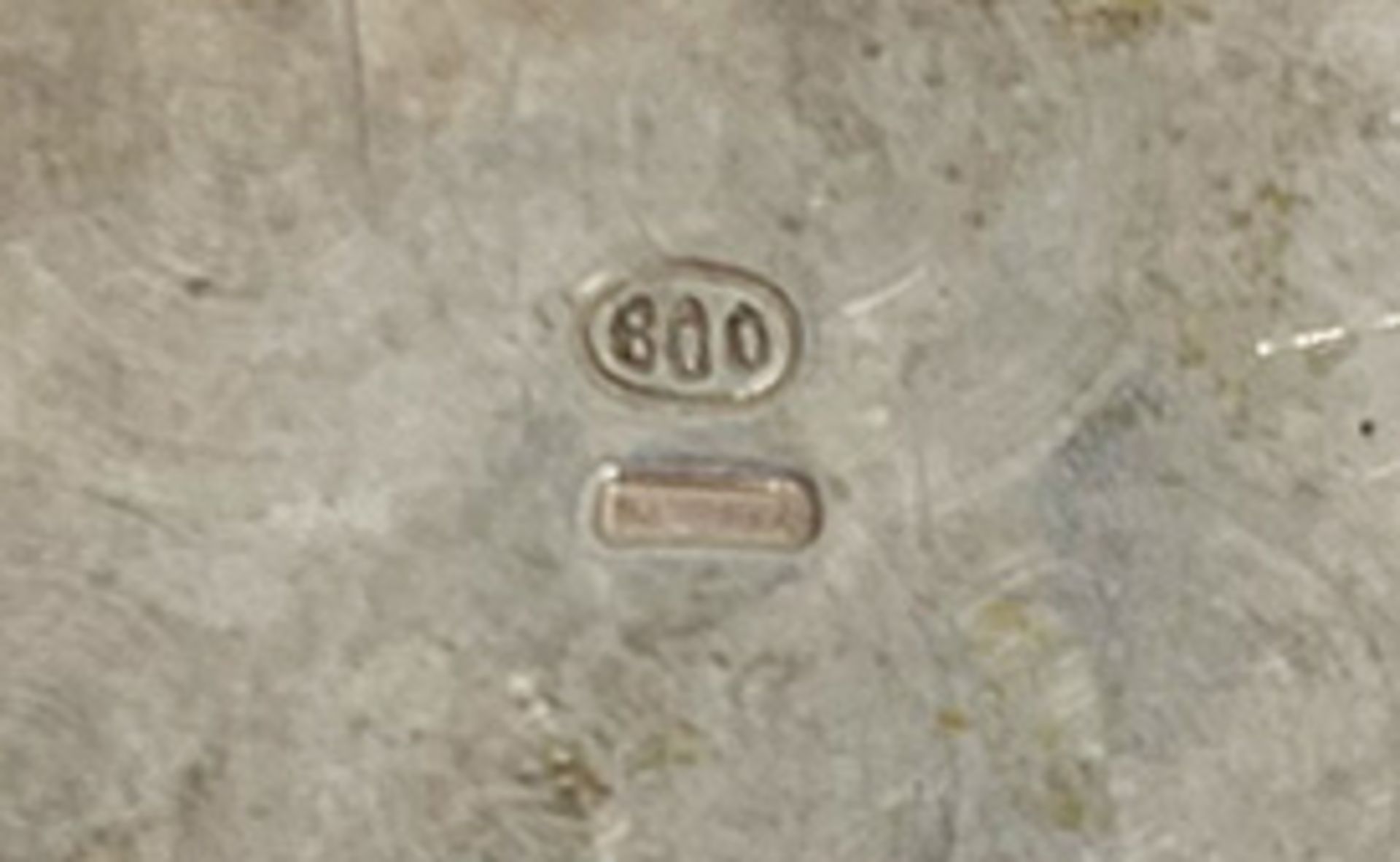 Konvolut aus 5 Dosen: Zigarettendose mit ornamentalem Dekor am Deckel, 7,5 x 6 cm; Ovale - Bild 2 aus 4