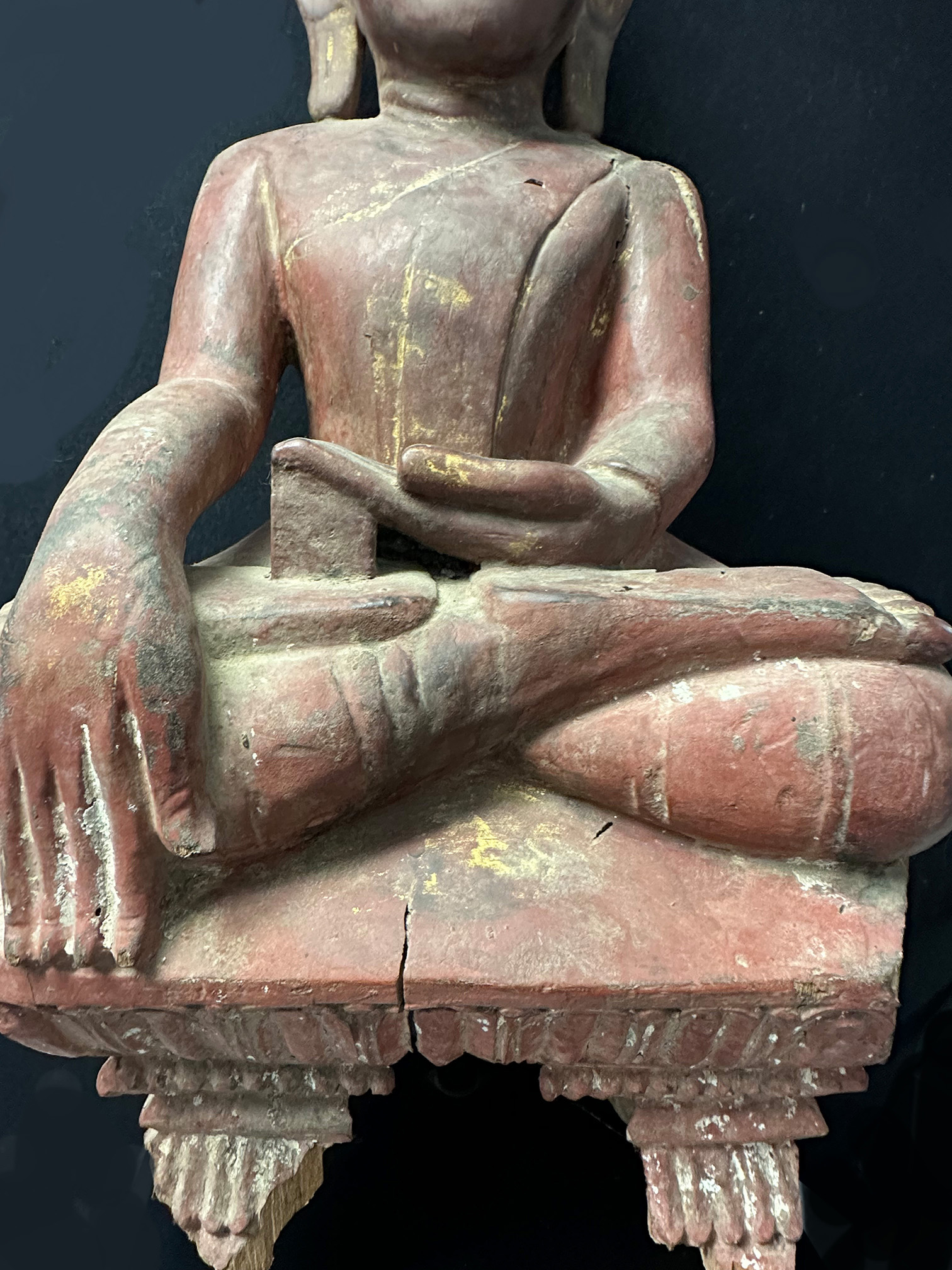 Sitzender Buddha, Burma (Birma), 19. Jh. H 85 cm. Holz mit Resten von Vergoldung. Shakyamuni ruft - Image 6 of 6