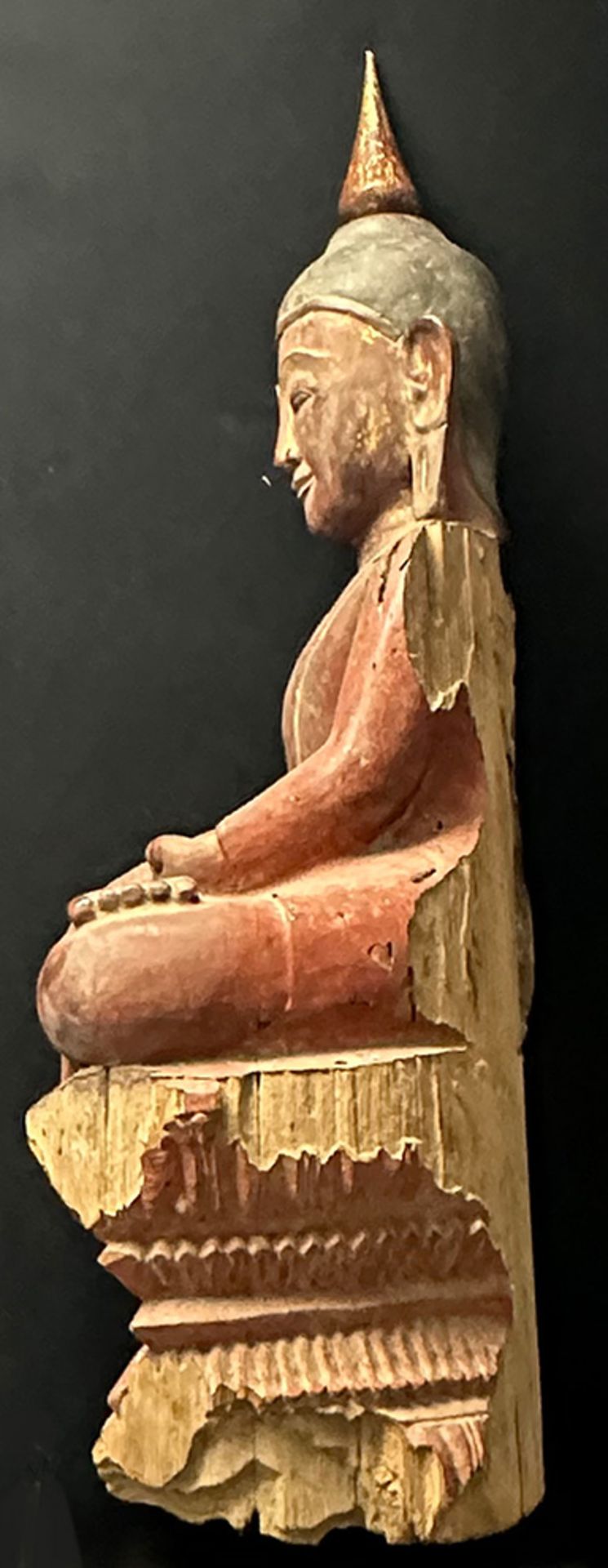 Sitzender Buddha, Burma (Birma), 19. Jh. H 85 cm. Holz mit Resten von Vergoldung. Shakyamuni ruft - Image 2 of 6