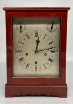 Uhr mit Westminsterschlag (Big Ben), rechteckiges Gehäuse, Ziffernblatt mit römischen Ziffern,