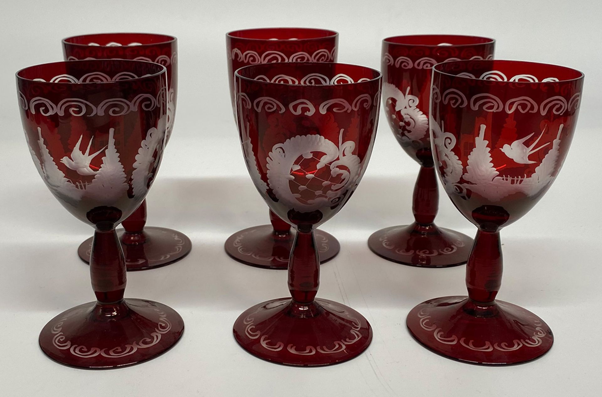 Großes Glaskonvolut, überwiegend Rubinglas, Böhmen: großer tulpenförmig und doppeltgebauchter - Image 11 of 14