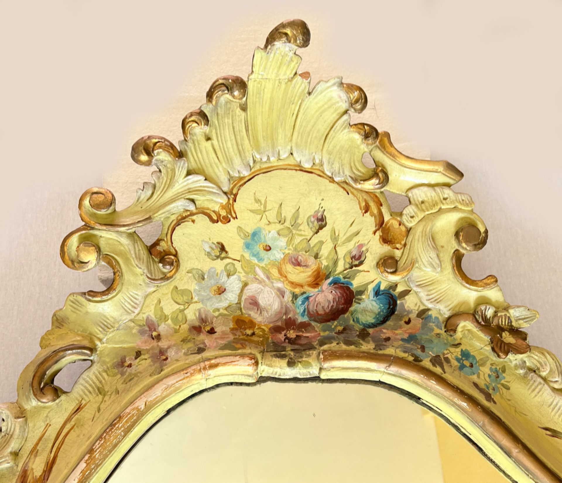 Barockspiegel mit Floralmalerei, Holz, farbig gefasst, Schlossmöbel, Altersspuren, 190 x 107 cm. - Bild 3 aus 11