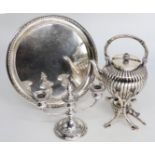 Set aus drei Objekten 925er und 800er Silber: Dreiflammiger Leuchter, mittig mit Stöpsel auch als