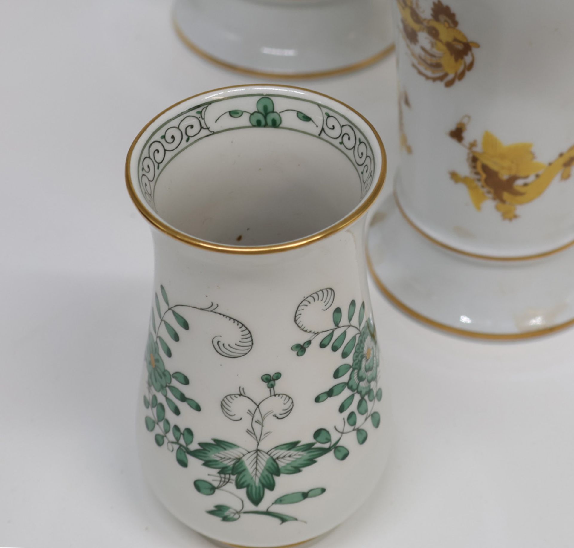 7 Vasen, Meissen, Porzellan, 5 x erste Wahl, teils vergoldet: Bunte Blume mit Rose, H 16,5 cm, Bunte - Image 2 of 8