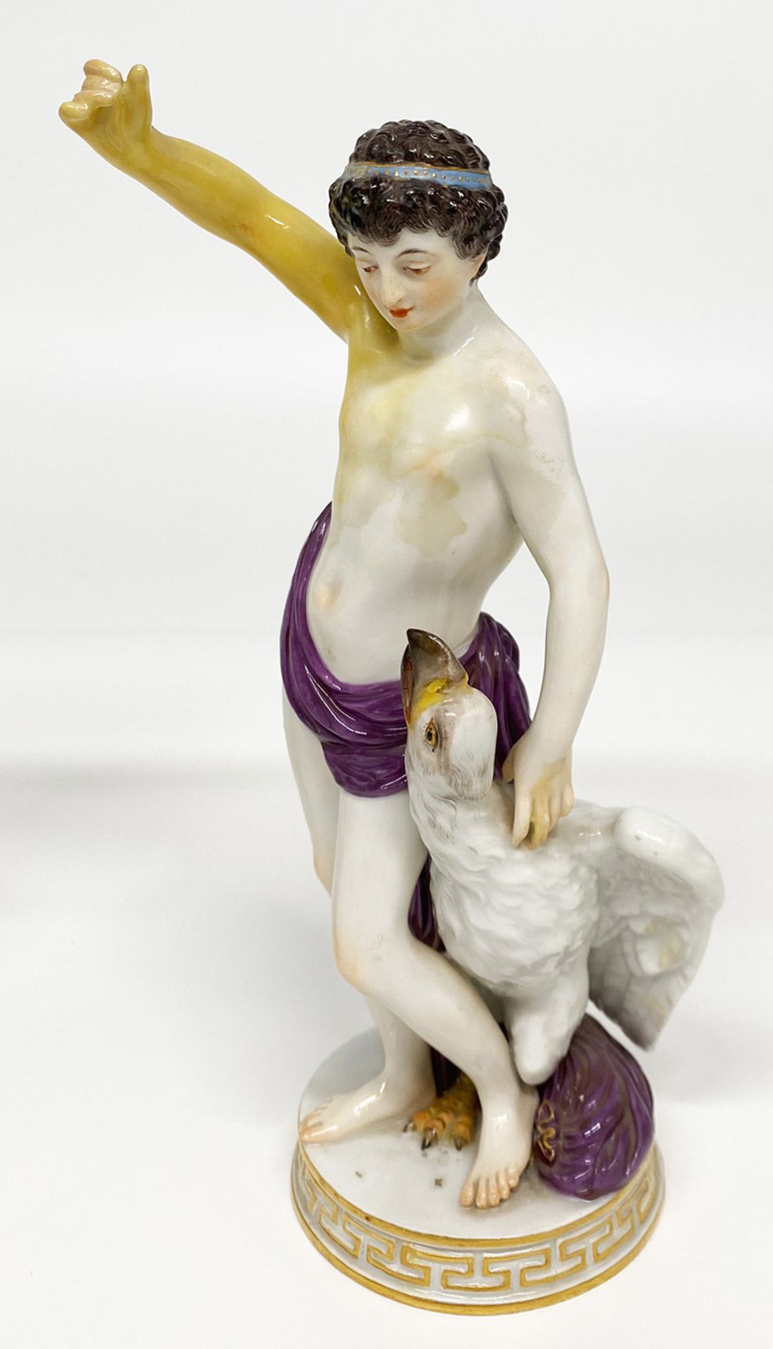 Drei mythologische Porzellanfiguren: Meissen, Raub der Proserpina, polychrom bemalt und - Image 9 of 9