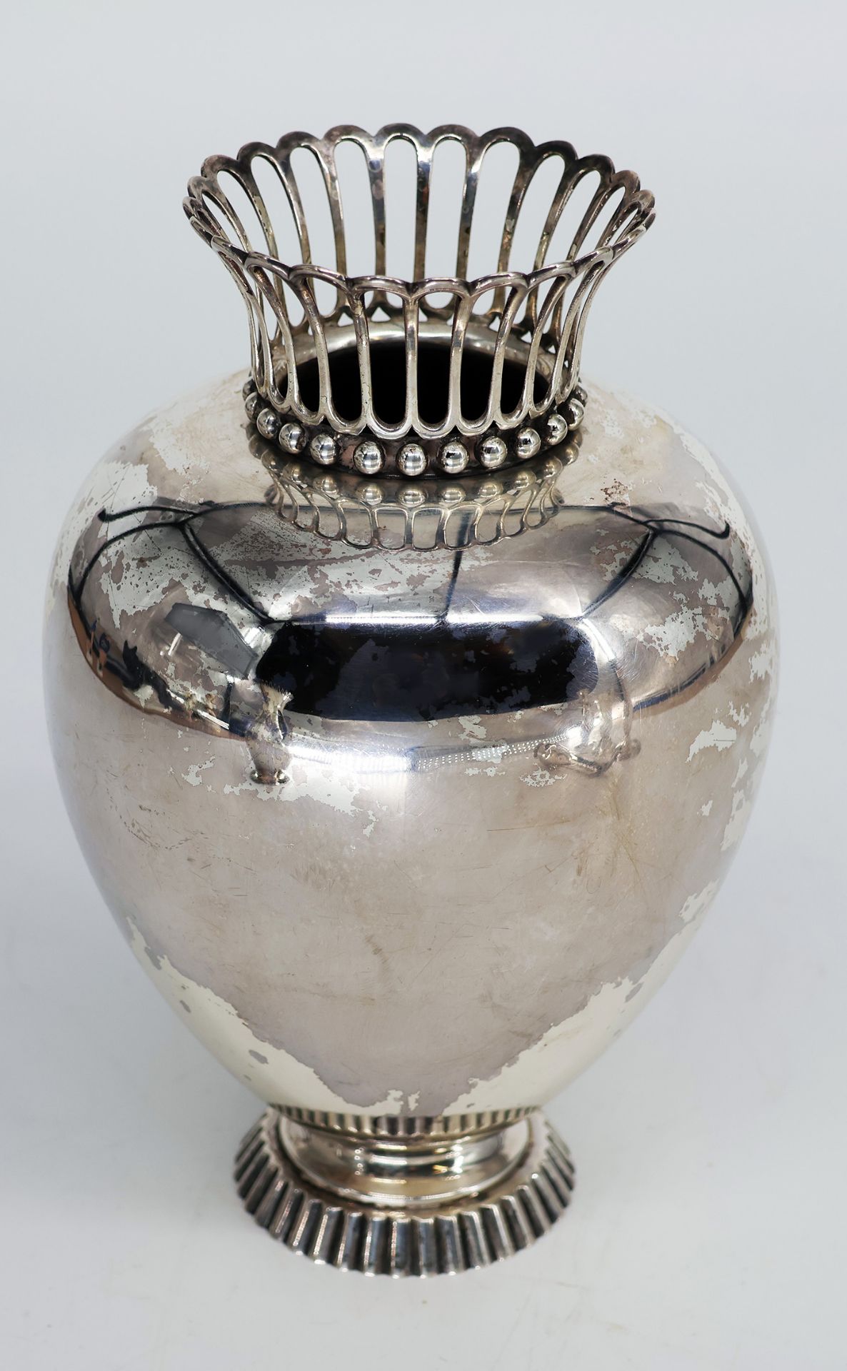 6 Vasen, alle Silber, Alterspuren, Flecken: Bauchige Vase, Vase mit wellenförmigem Band und - Bild 2 aus 8