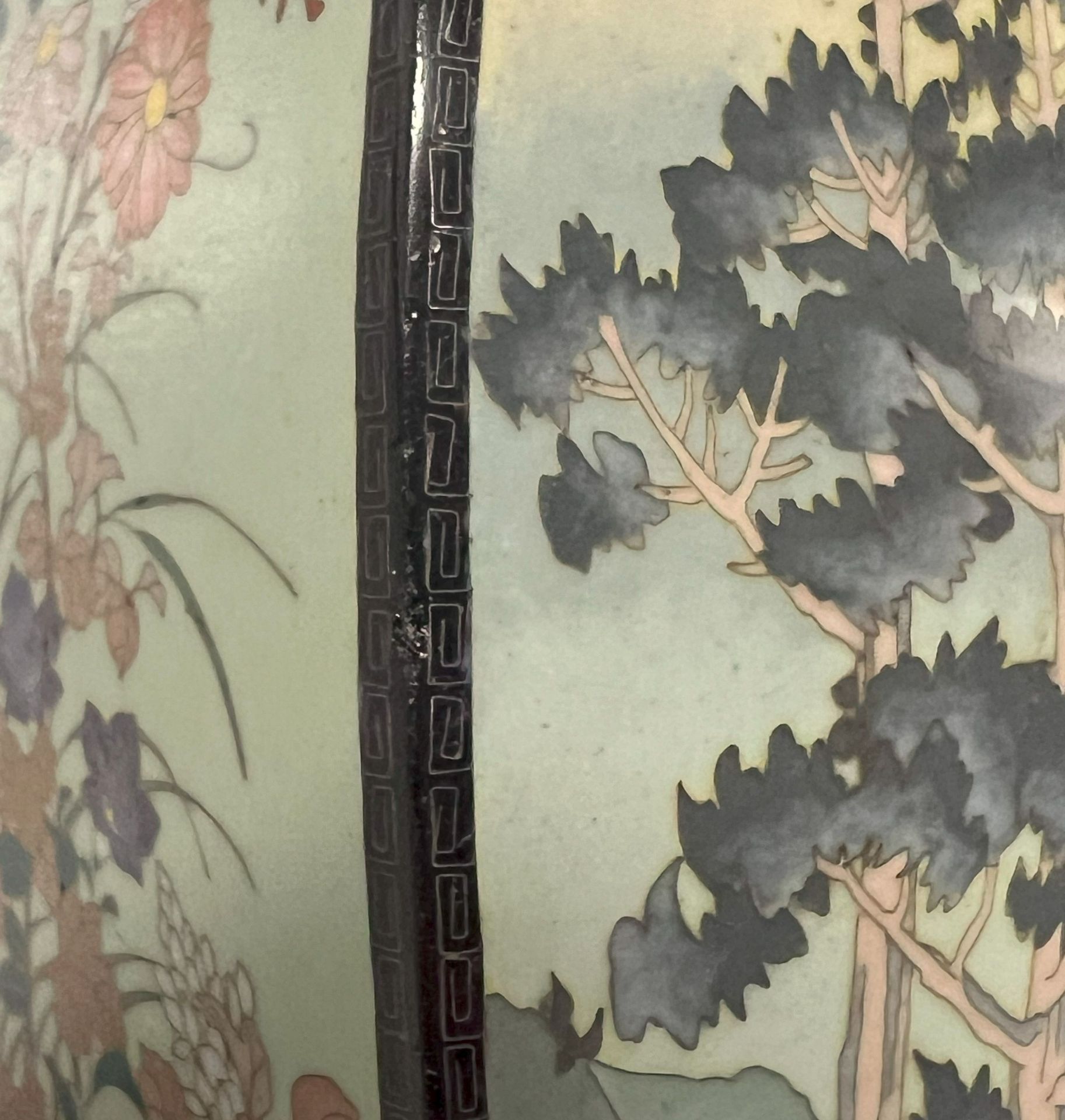 Asien, frühe Cloisonné Vase mit feinen Landschafts- und Vogelmotiven, interessante, kantige Form, - Image 6 of 11