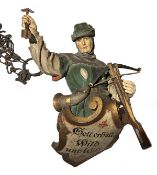 Heinz Schiestl, Lüstermännchen, Holz, farbig gefasst. Jäger mit Armbrust, Inschrift auf Wappen: Gott
