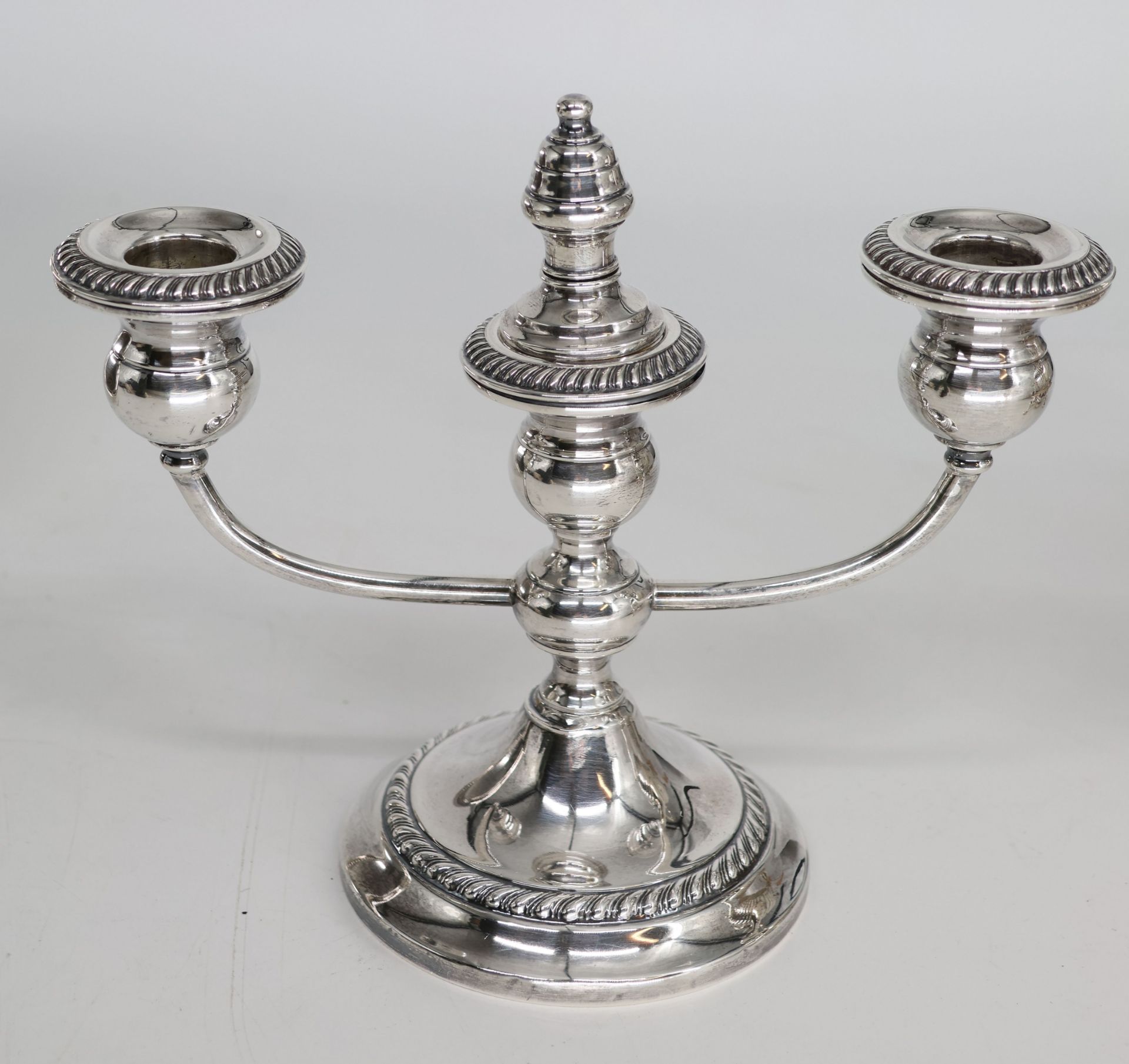 Set aus drei Objekten 925er und 800er Silber: Dreiflammiger Leuchter, mittig mit Stöpsel auch als - Image 2 of 5