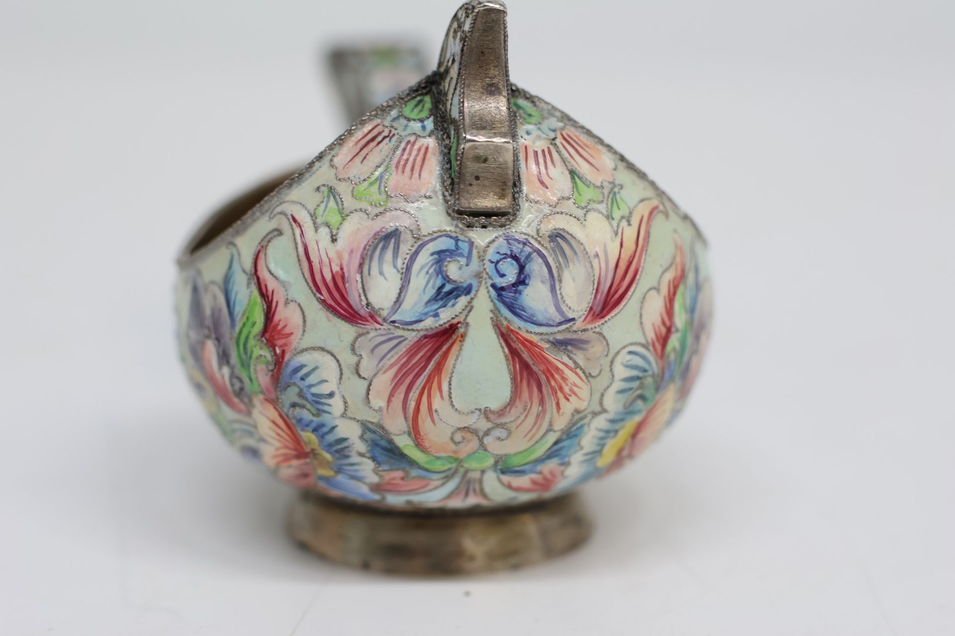 Russischer Kovsh bzw Kowsh, um 1900, Silber und Cloisonné in hellen