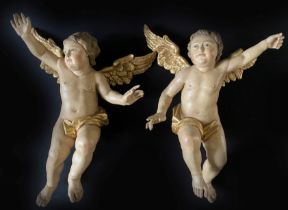 Franken, 18. Jh., Paar Altarengel in fliegenden Haltungen mit weiten, goldenen Flügeln, Holz,