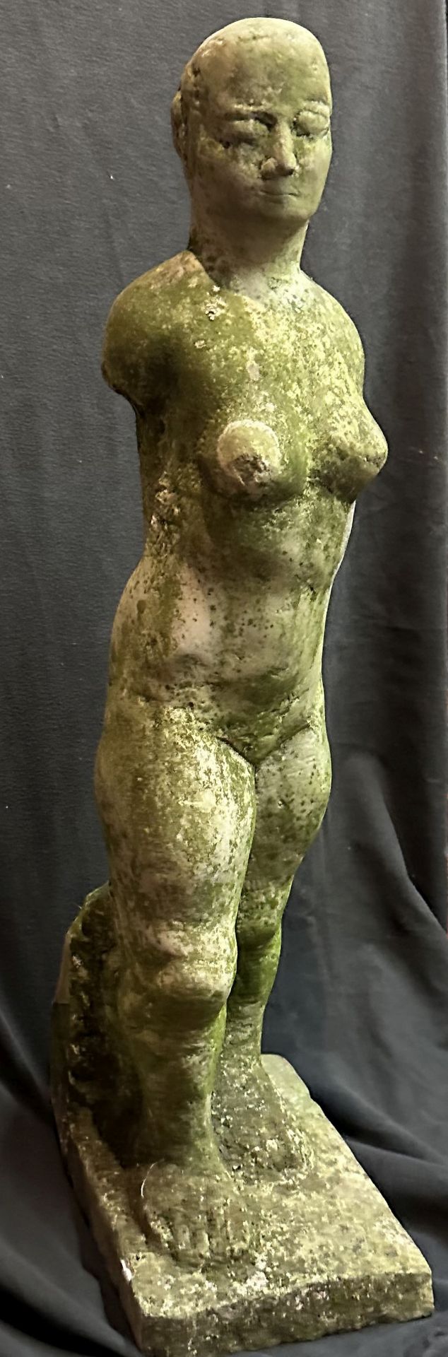 Weibliche Figur, Stein, Alter unbekannt, H 80 cm - Bild 2 aus 4