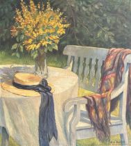 Hermann Herterich, Tisch mit Blumen und Strohhut, signiert, Öl/Lwd, Farbabplatzungen, 100 x 90 cm