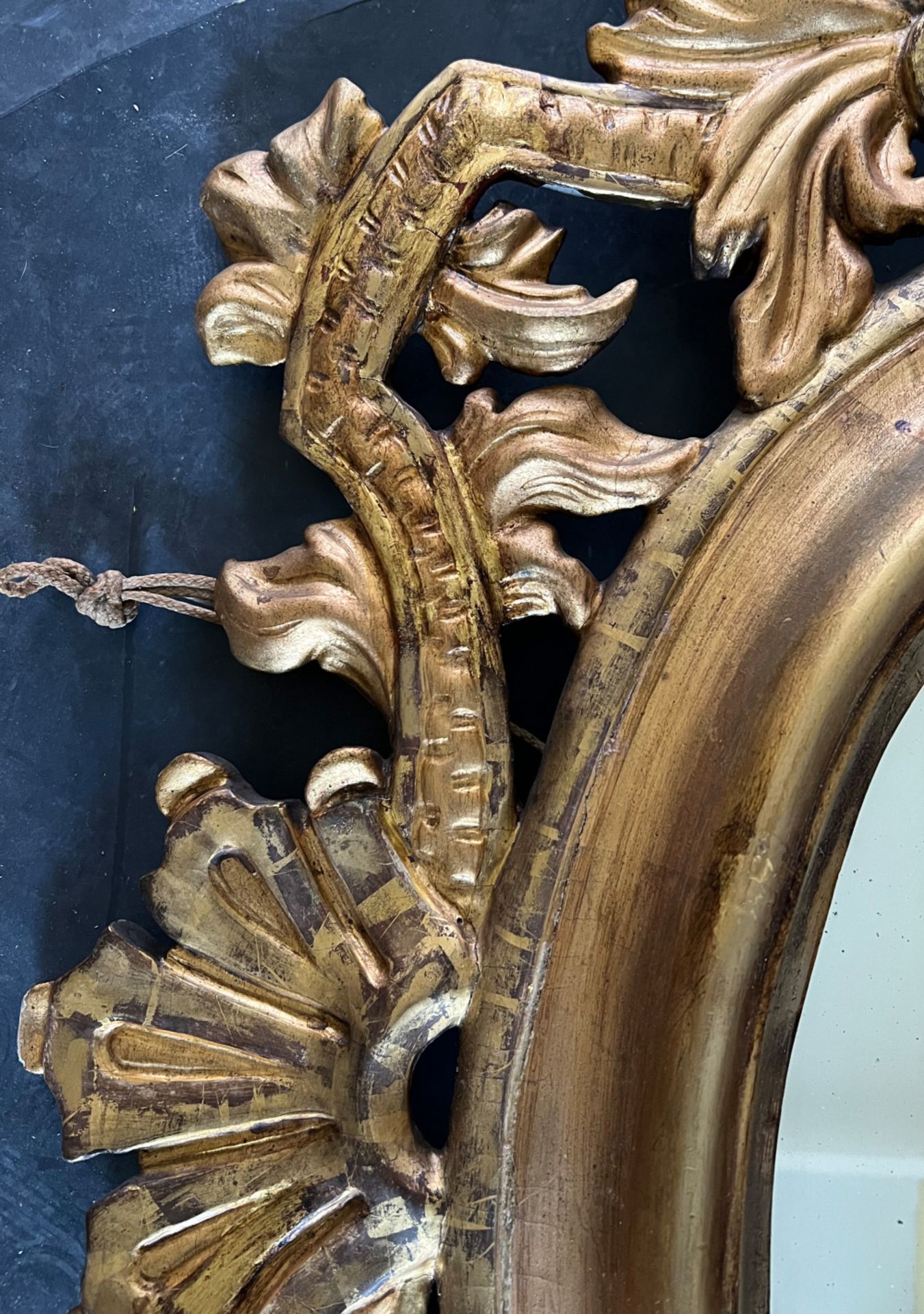 Franken, 18./19. Jh., Barockspiegel, Holz, vergoldet, 94 x 80 cm - Bild 2 aus 4