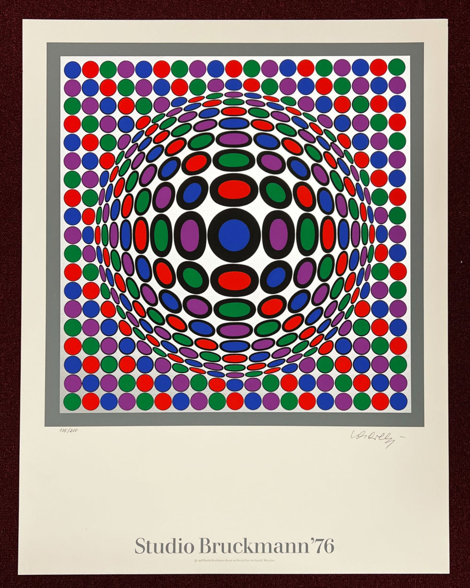Victor Vasarely (1906 Pécs - Paris 1997), Komposition auf silberfarbenem Grund mit roten, grünen,