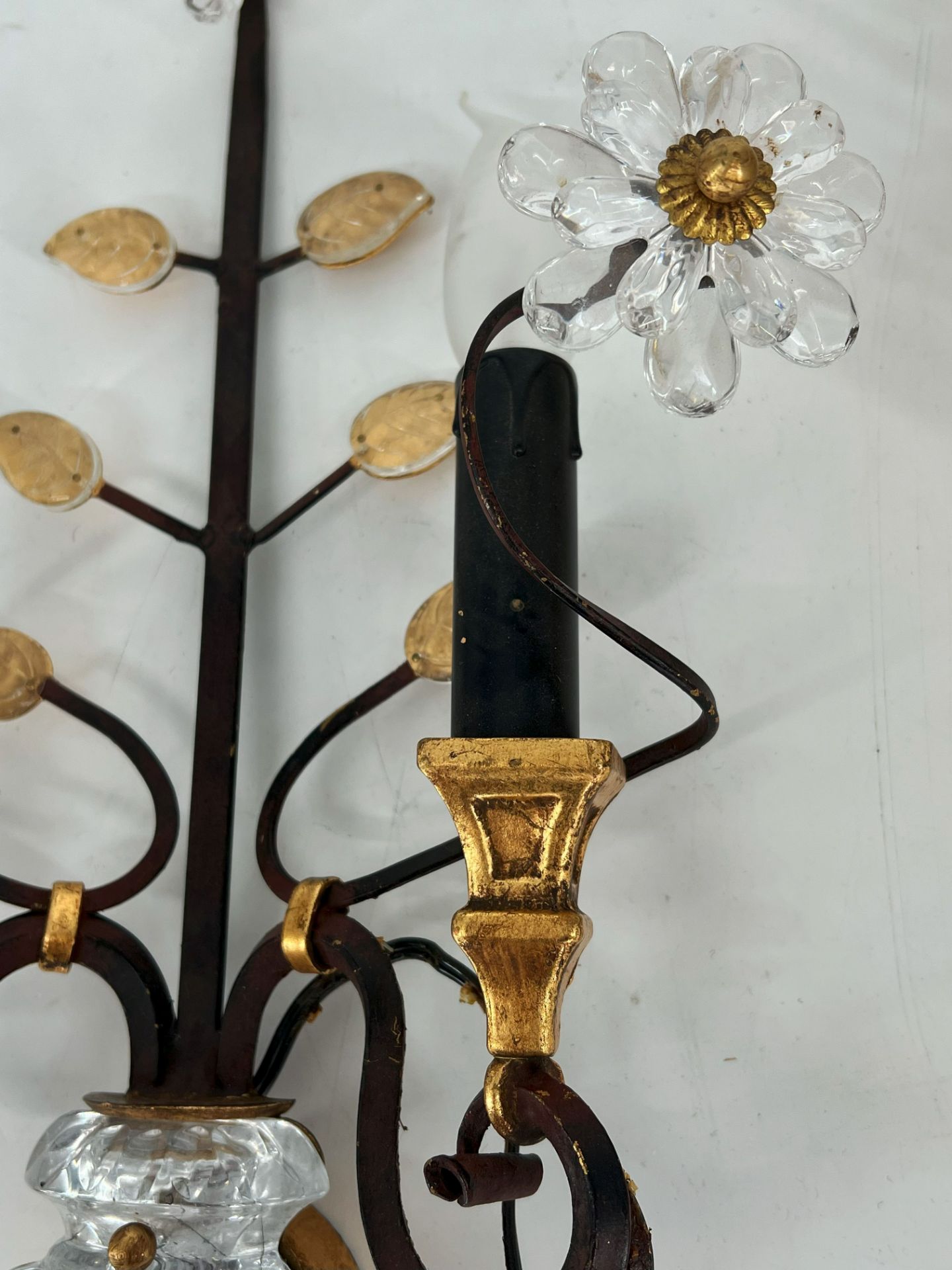Banci Firenze im Stil von Maison Bagues: zweiflammiger Wandleuchter mit Kristallblumen und Blättern, - Image 6 of 7