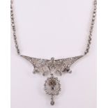 Filigranes Collier, 585er WG (gepunzt), 20,42 g. Jugendstil, mit ca 107 Diamanten, teils