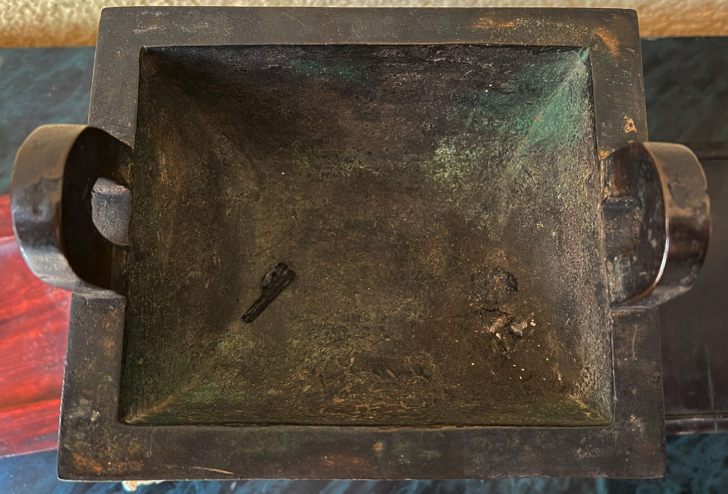 Rauchgefäß, China, Bronze, Holzdeckel mit Jadefigur, lose, 28 cm. Censer, China, bronze, wooden - Image 6 of 19