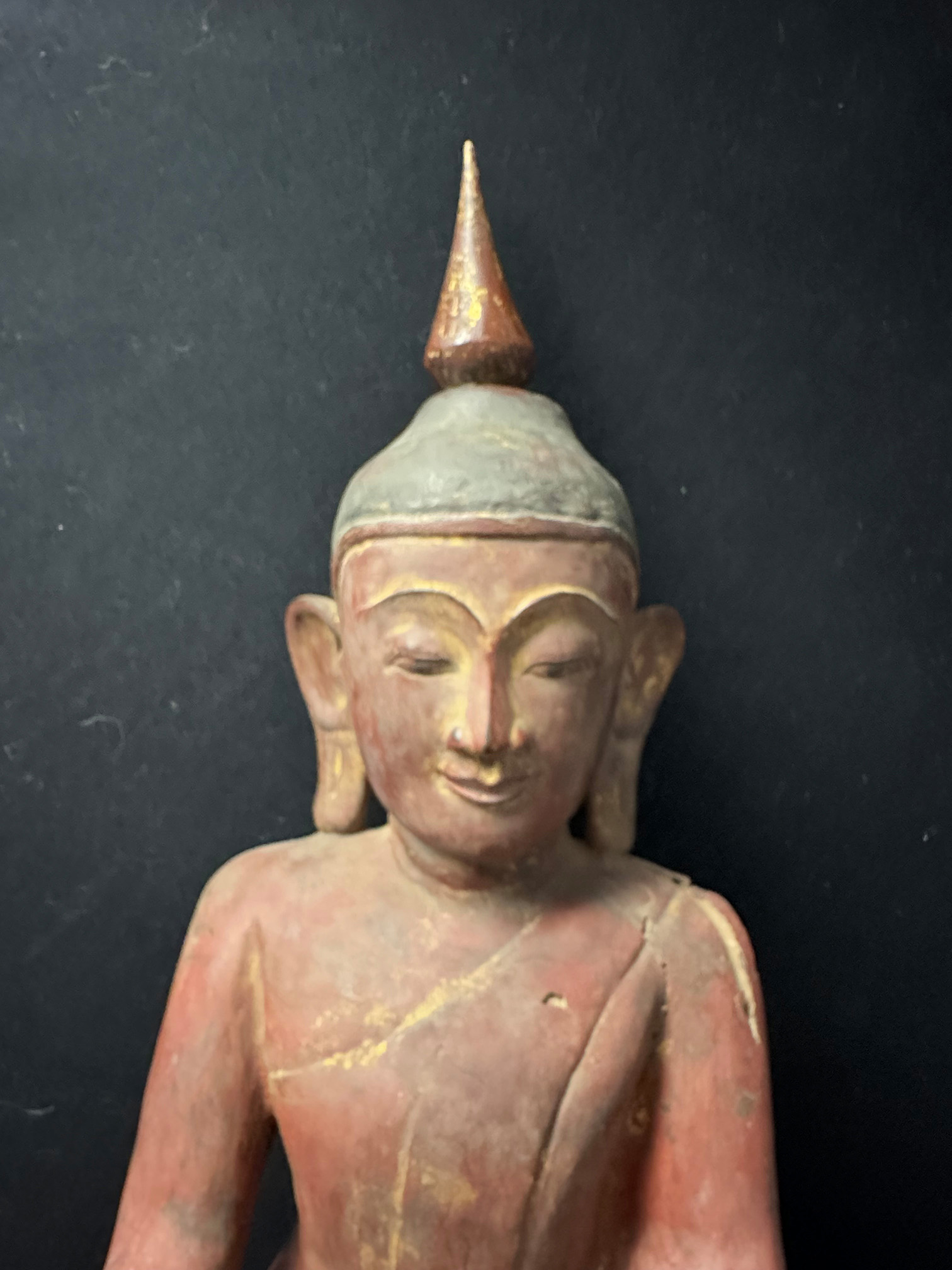 Sitzender Buddha, Burma (Birma), 19. Jh. H 85 cm. Holz mit Resten von Vergoldung. Shakyamuni ruft - Image 3 of 6