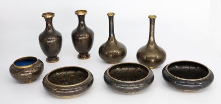 Konvolut Japan, Gefäße, Schalen, Vasen: 3 x Schalen D 20,5 cm; 1 x Schale D 14,5 cm, 2 x Vasen H