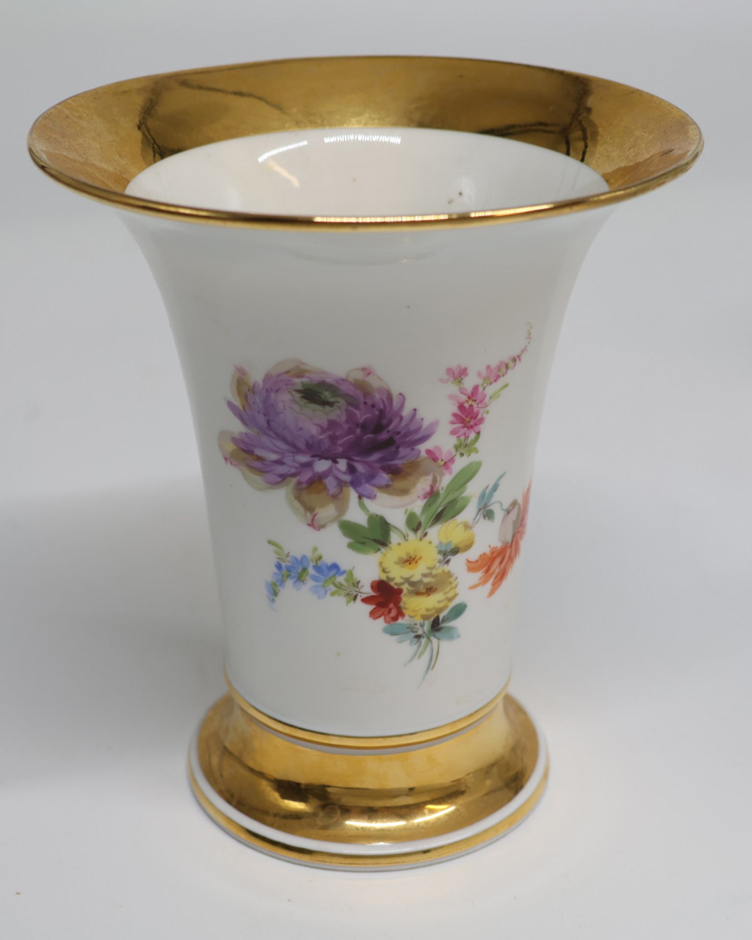 7 Vasen, Meissen, Porzellan, 5 x erste Wahl, teils vergoldet: Bunte Blume mit Rose, H 16,5 cm, Bunte - Image 3 of 8