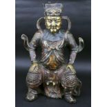 China, Ming-Zeit, 17. Jh., Guandi: Thronender Herrscher, Bronze mit Feuervergoldung und originaler