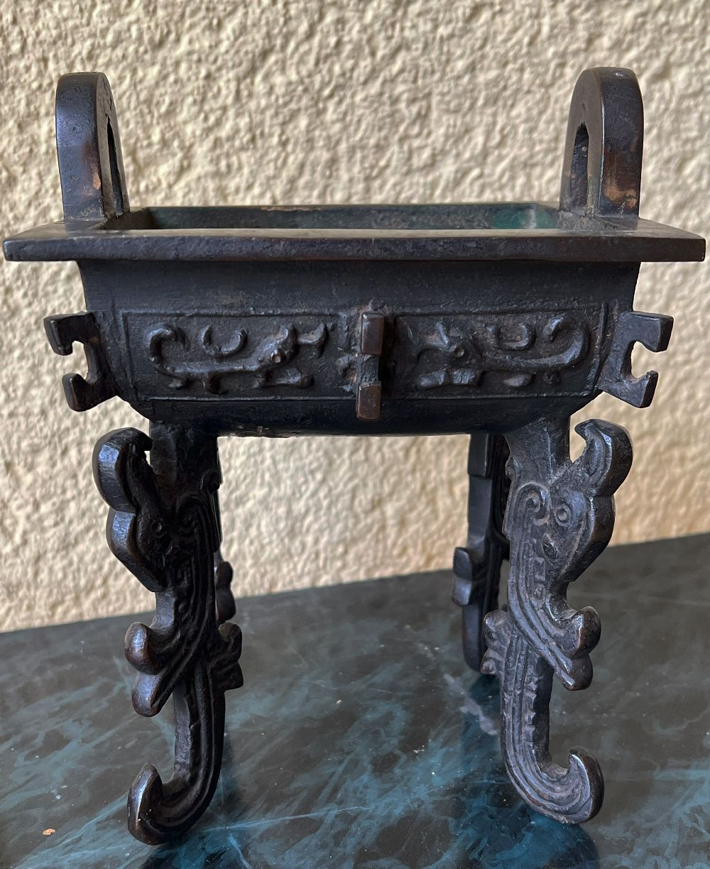 Rauchgefäß, China, Bronze, Holzdeckel mit Jadefigur, lose, 28 cm. Censer, China, bronze, wooden - Image 15 of 19