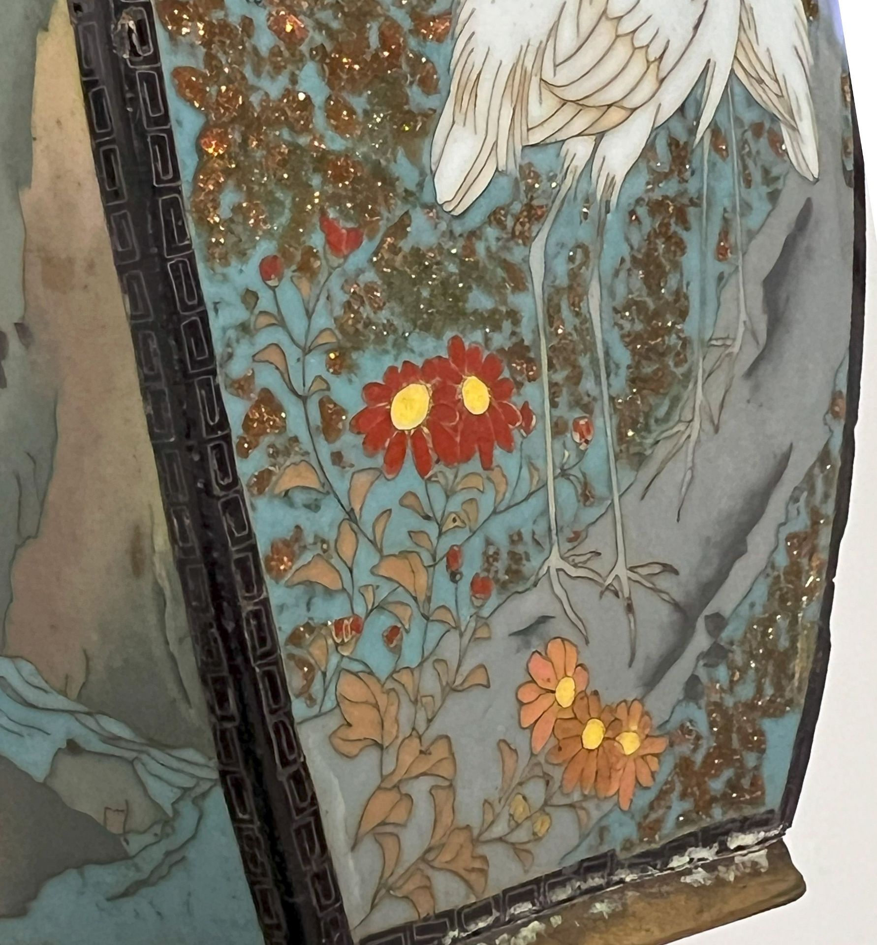 Asien, frühe Cloisonné Vase mit feinen Landschafts- und Vogelmotiven, interessante, kantige Form, - Image 7 of 11