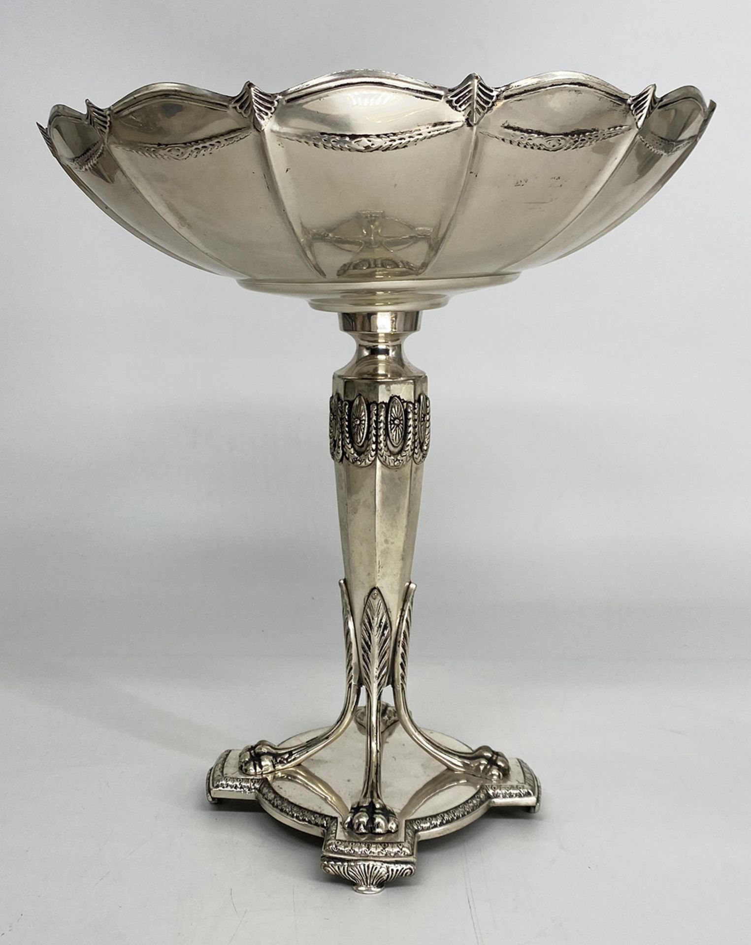 Konvolut aus 3 Objekten: Patene bzw Hostienschale, 900er Silber, im Spiegel Jesusbildnis, Holzgriff, - Bild 5 aus 6