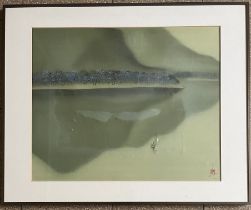 David ?, chinesischer Künstler, Landschaft mit einem See, einer Barke und im Hintergrund Hügeln,