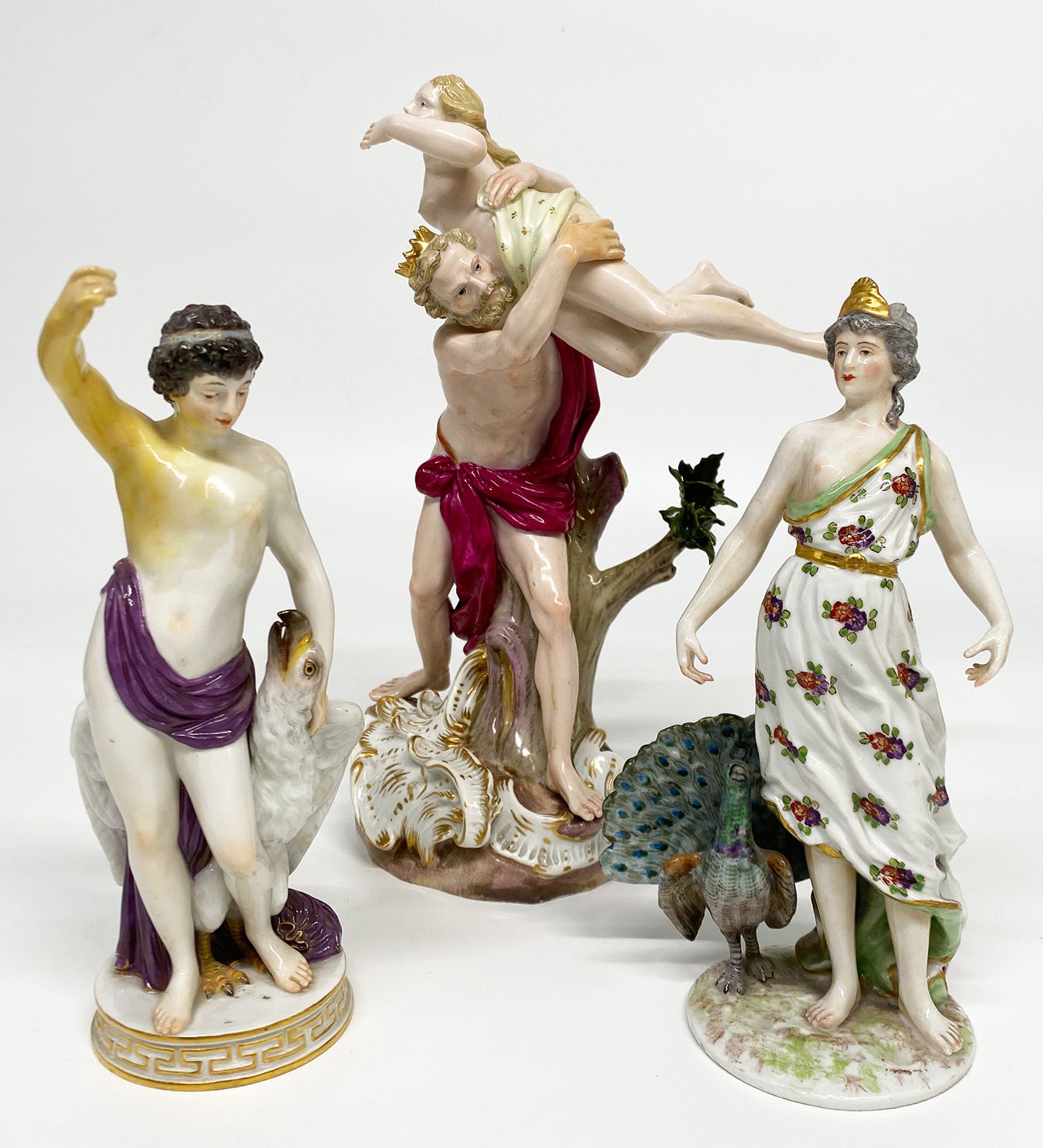 Drei mythologische Porzellanfiguren: Meissen, Raub der Proserpina, polychrom bemalt und