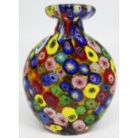 Mille Fiori Vase, wohl Murano, Grund honigfarben, darin bunte Blumen in gelb, Rot, Rosa, Blau und