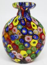 Mille Fiori Vase, wohl Murano, Grund honigfarben, darin bunte Blumen in gelb, Rot, Rosa, Blau und