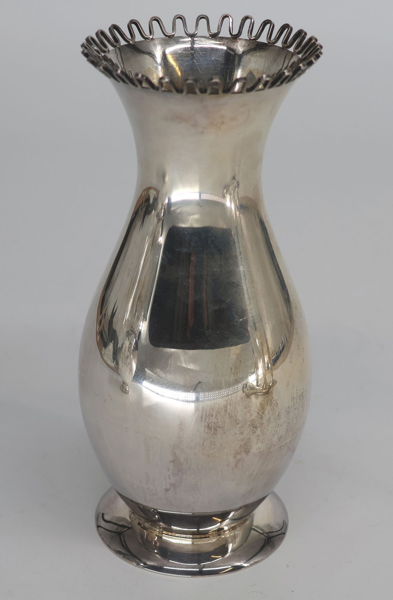 6 Vasen, alle Silber, Alterspuren, Flecken: Bauchige Vase, Vase mit wellenförmigem Band und - Bild 8 aus 8