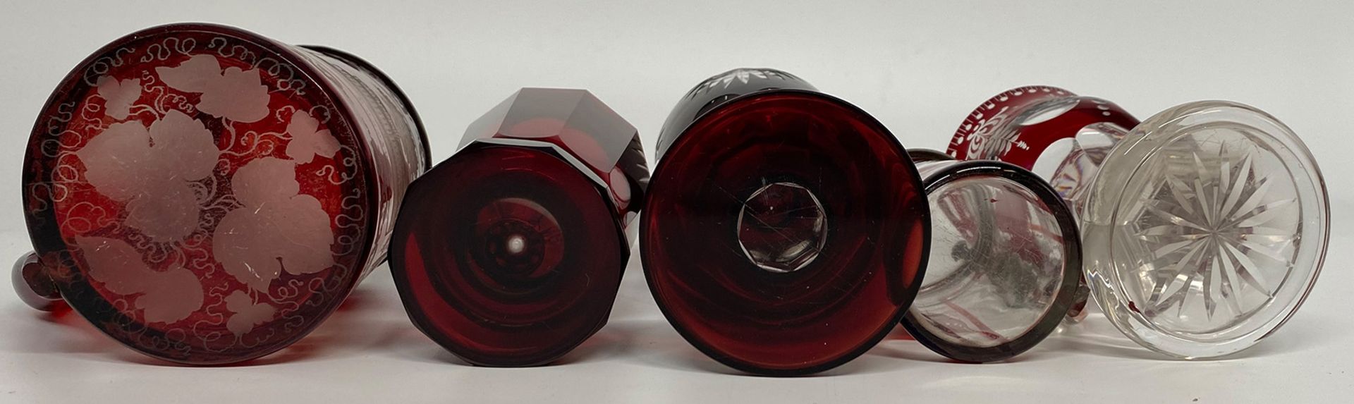 Großes Glaskonvolut, überwiegend Rubinglas, Böhmen: großer tulpenförmig und doppeltgebauchter - Image 12 of 14