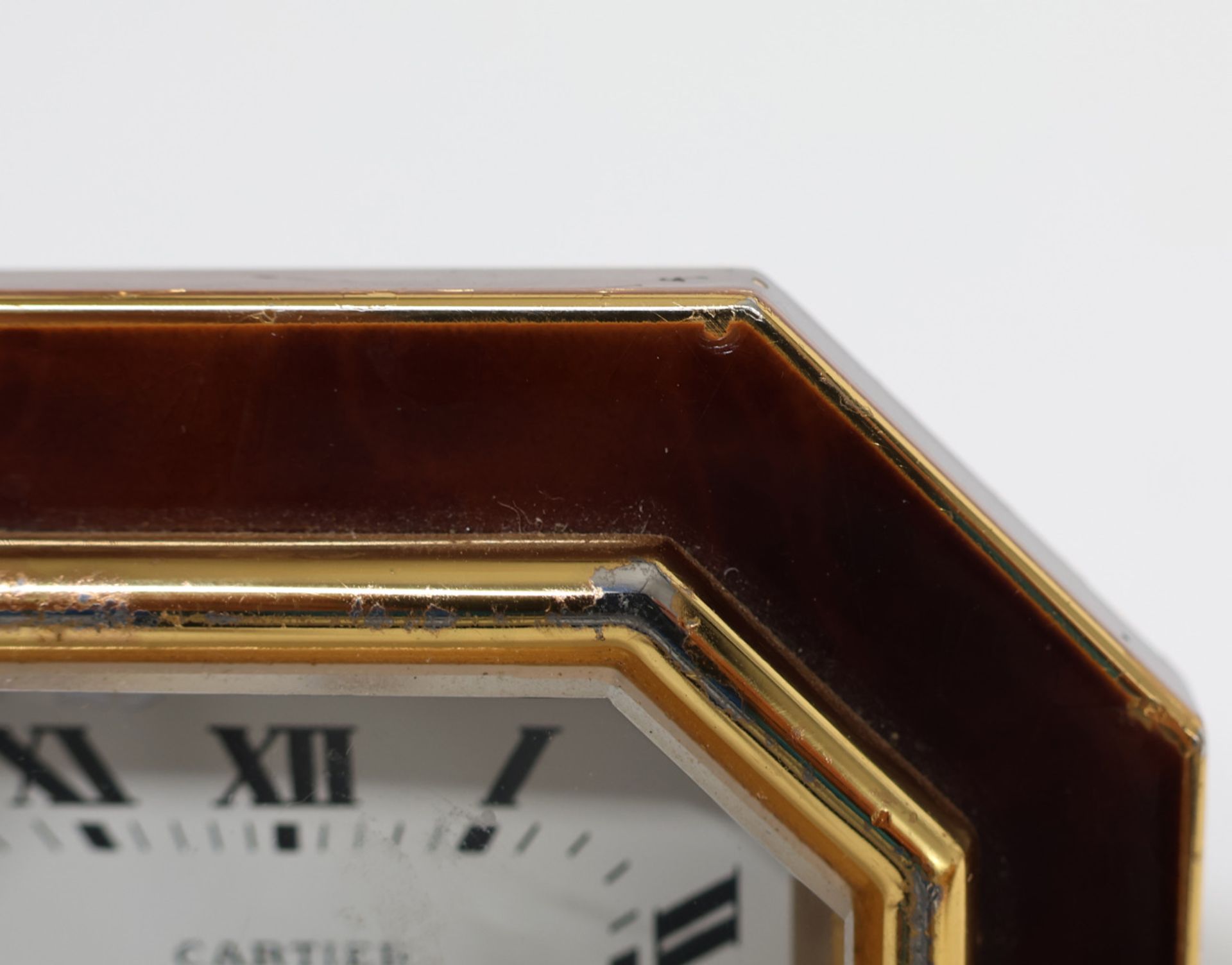 Cartier, Reisewecker, achteckig, Uhr läuft an (Werk nicht geprüft), Altersspuren, teils best., 7,5 x - Image 2 of 4