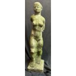 Weibliche Figur, Stein, Alter unbekannt, H 80 cm