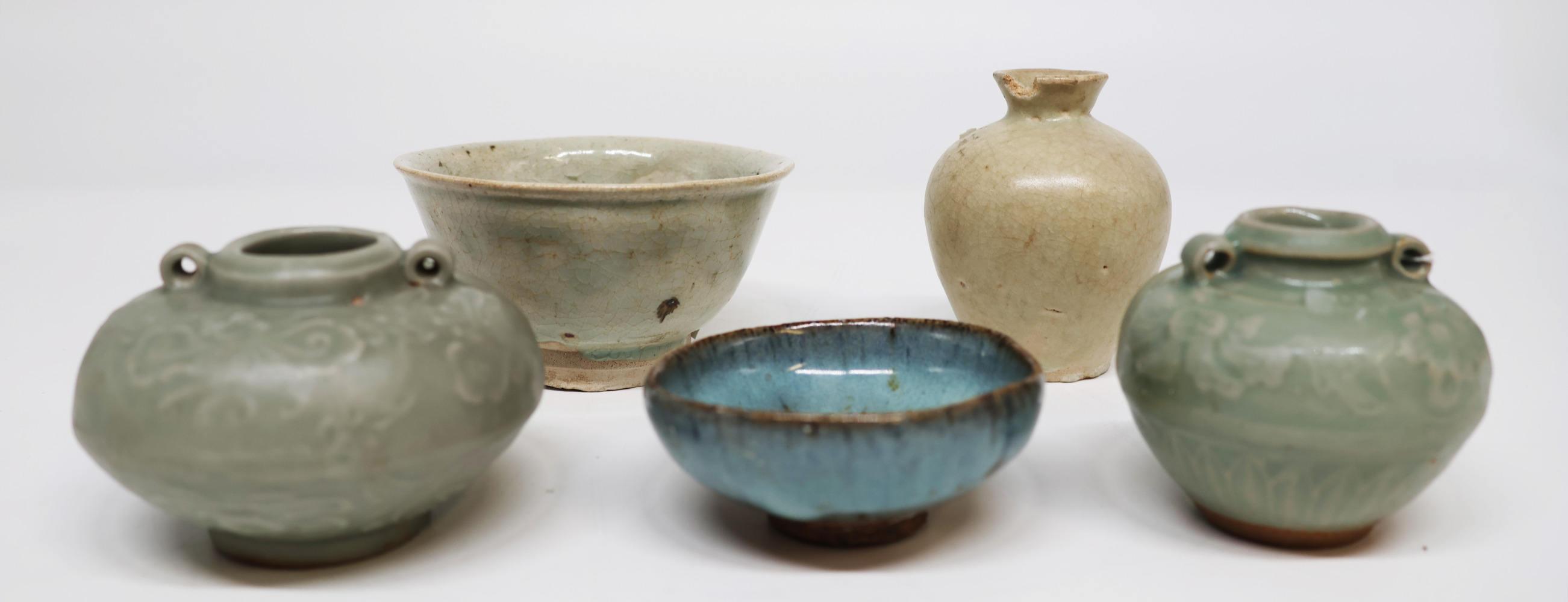 Konvolut diverse Gefäße, 13. - 16. Jh.: Kleine Yunyao blauglasierte Schale, Yuan (1279-1368), D 8, - Image 3 of 6