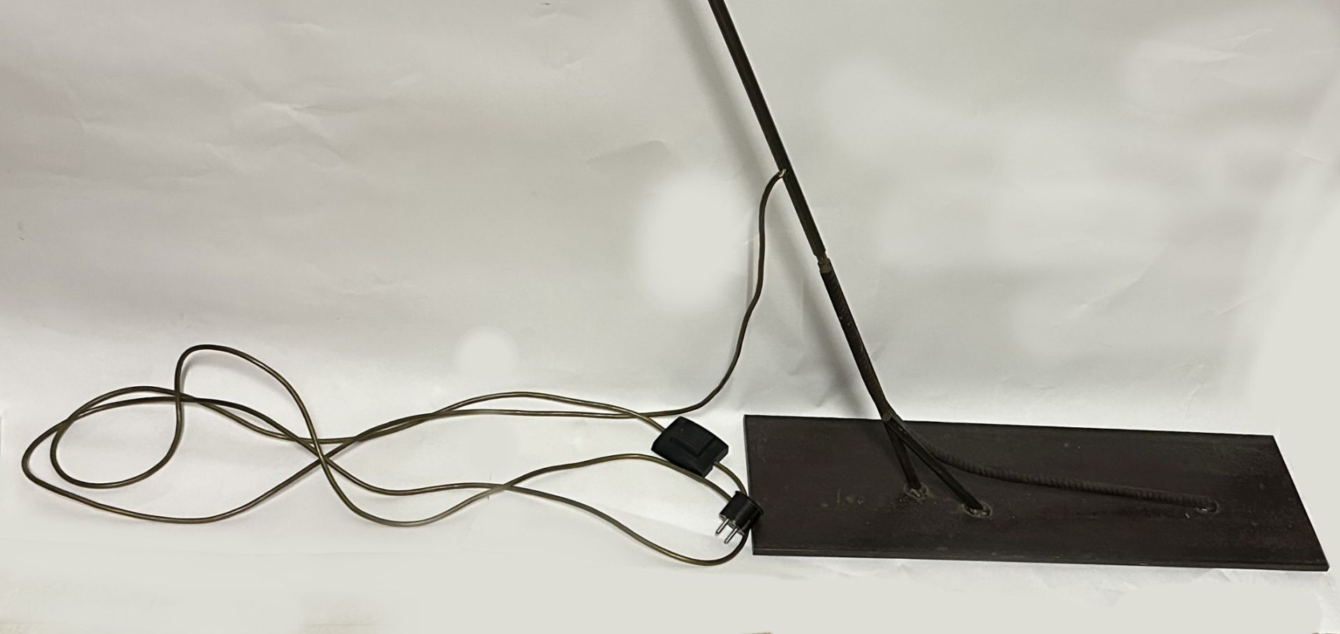 Franz West (1947-2012), Privat Lampe, 65 x 20 cm, H 240 cm, aus süddeutscher Künstlersammlung. Franz - Image 3 of 3