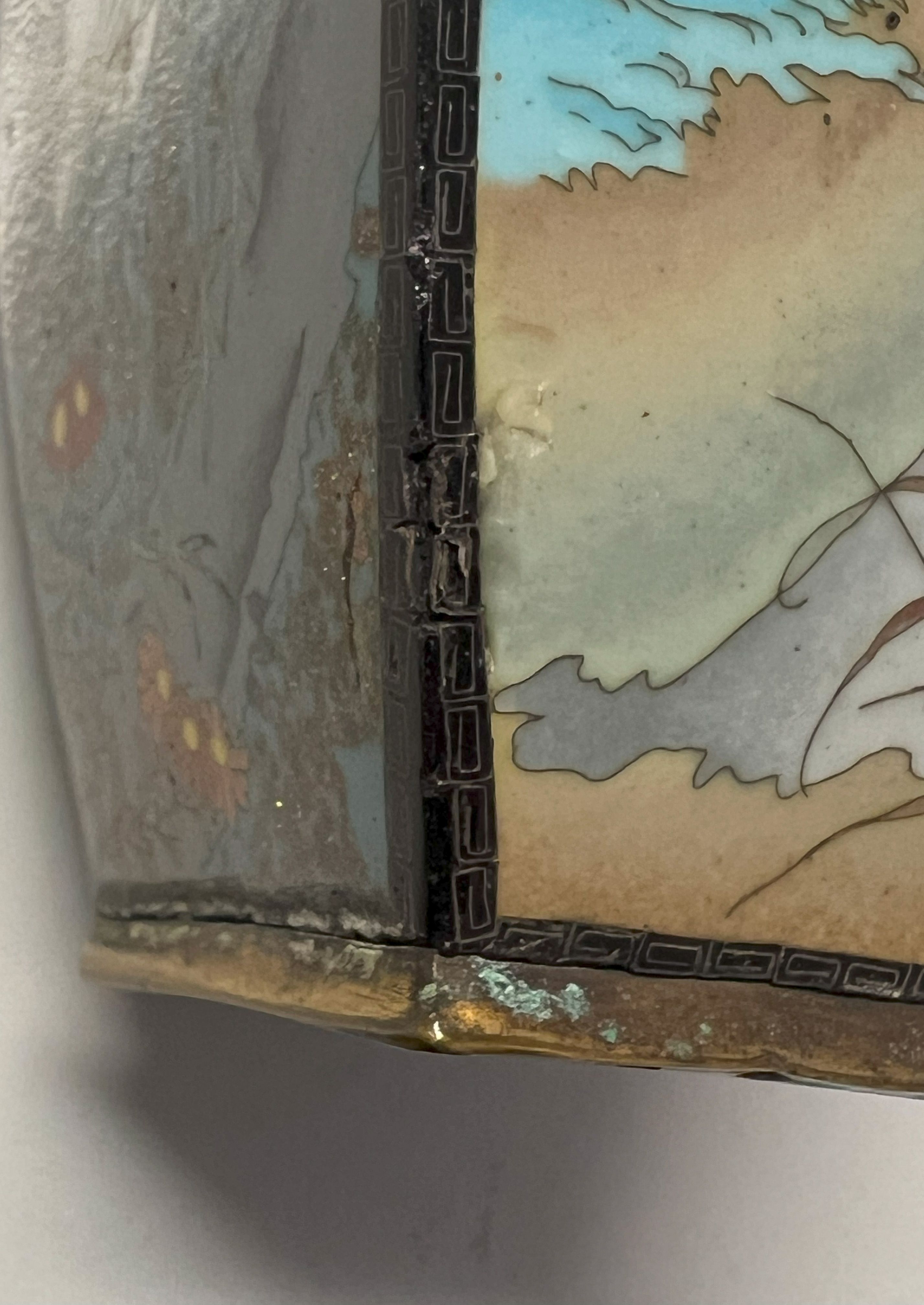 Asien, frühe Cloisonné Vase mit feinen Landschafts- und Vogelmotiven, interessante, kantige Form, - Image 9 of 11