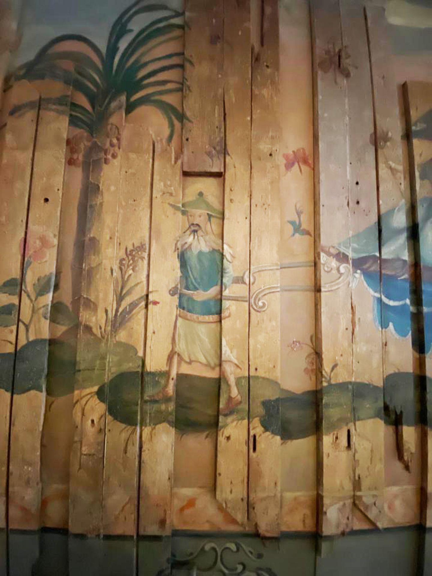 Sehr große, dekorative Wandvertäfelung mit asiatischen Motiven und landschaftlichen Szenen, Holz, - Image 5 of 5
