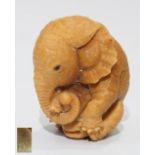 Netsuke, Schnitzfigur "Elefant" aus Taguanuss
