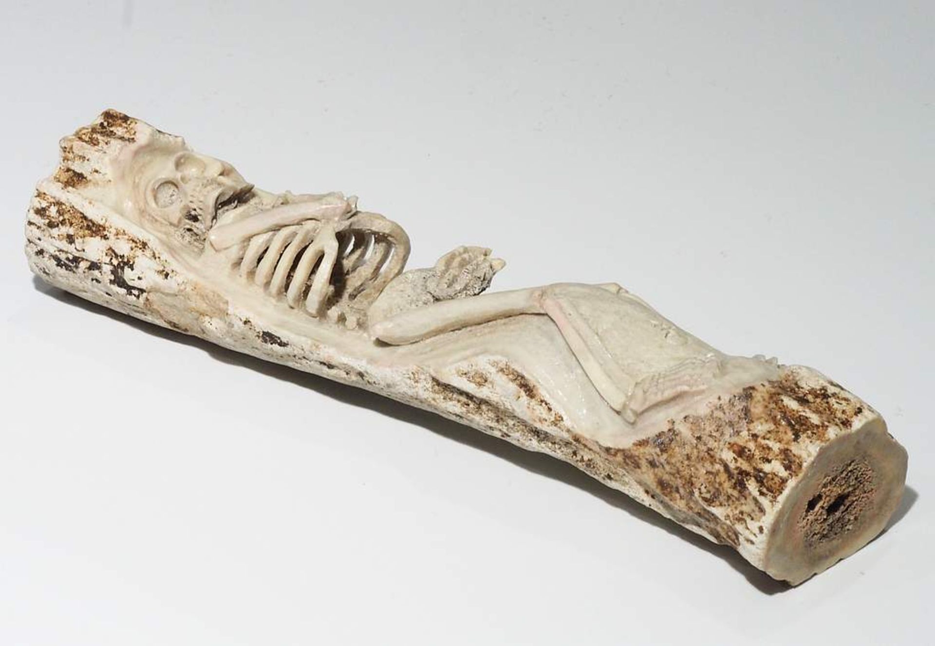 Skelett im Ganzen, Hirschhorn, geschnitzt.  - Bild 8 aus 9