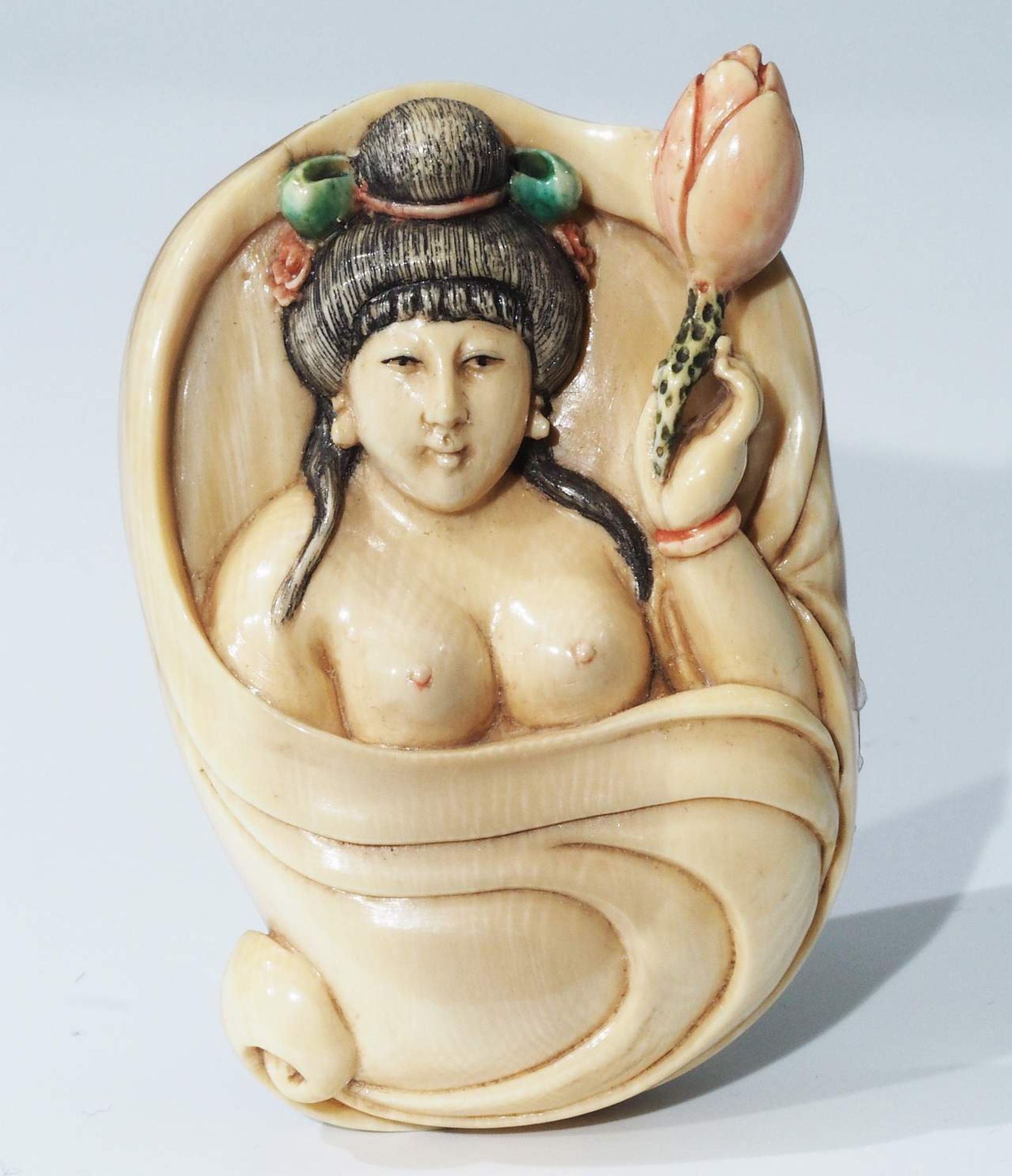 Netsuke, kleine Schnitzfigur, Japan. Erotika, - Bild 2 aus 8